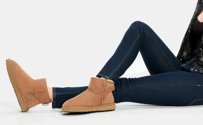 UGG Mini Classic Boots(Chestnut color only) AS15701